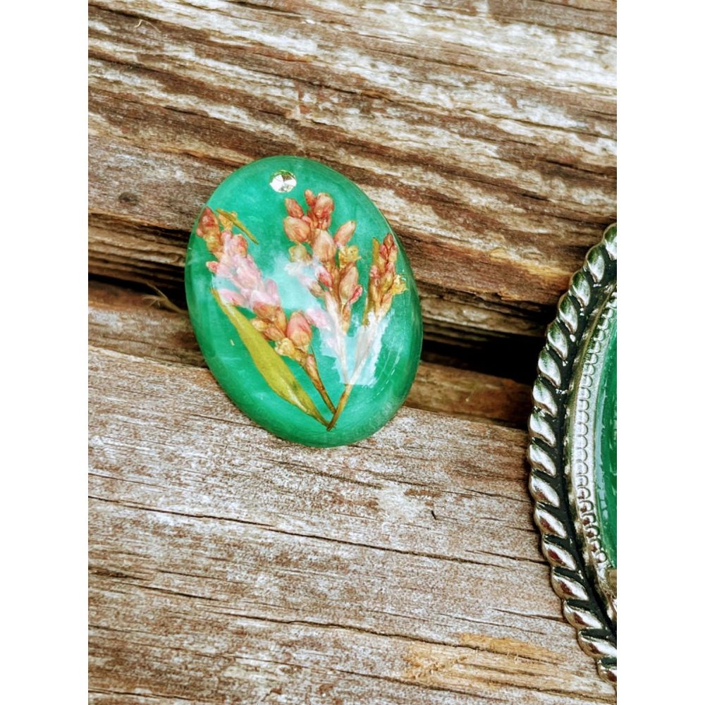 Vintage Pendant Earring Set Resin Encased Wheat Plant Green - Picture 5 of 11